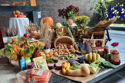 Danken und Teilen - Kirchen geben die Erntegaben an die Tafeln