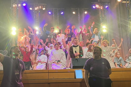 Echte Premiere: Musicalprojekt begeistert Kinder, Jugendliche und Gemeinde in Olpe