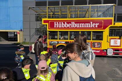 Begeisterte KIta-Kinder: Mit dem H&uuml;bbelbummler unterwegs