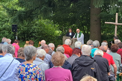 Ein echter Klassiker: 180 Menschen feiern Gottesdienst am Rothaarsteig